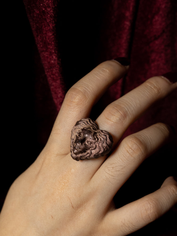 Carmilla Resin Ring