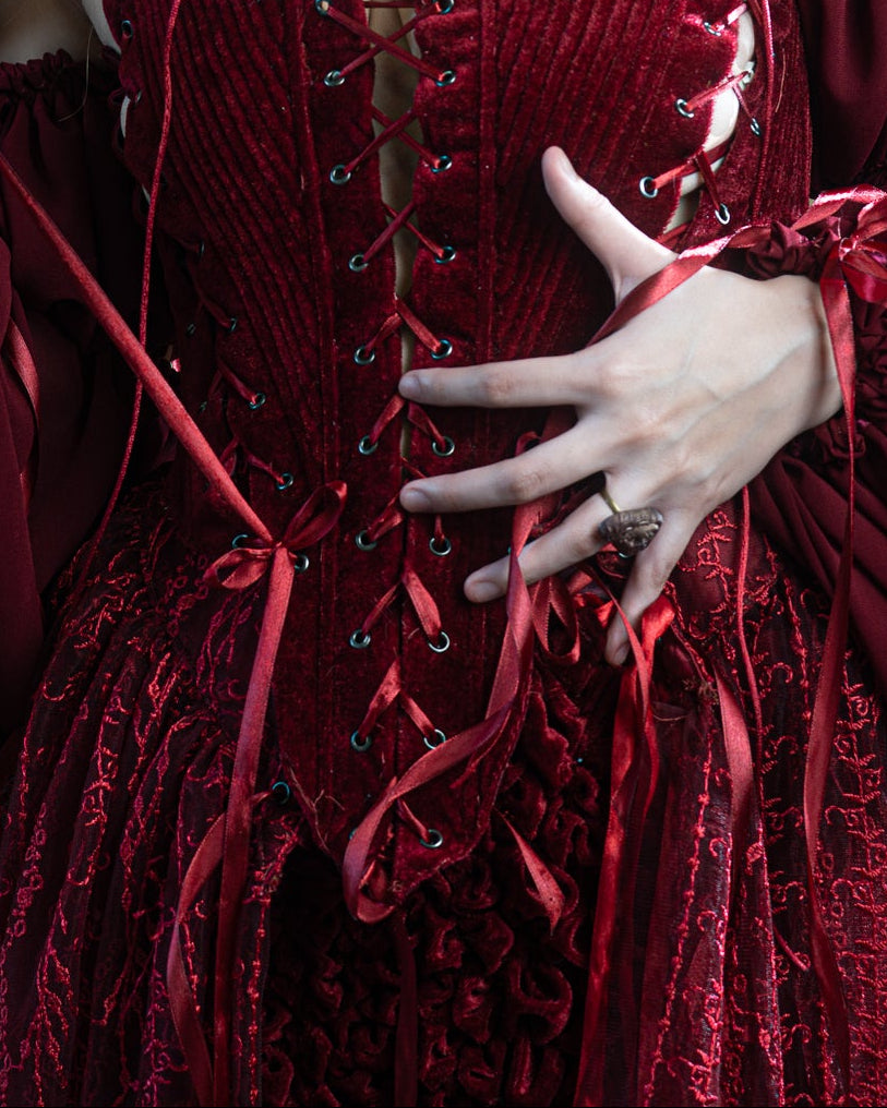 The Vainheart overskirt [PRE-ORDER]