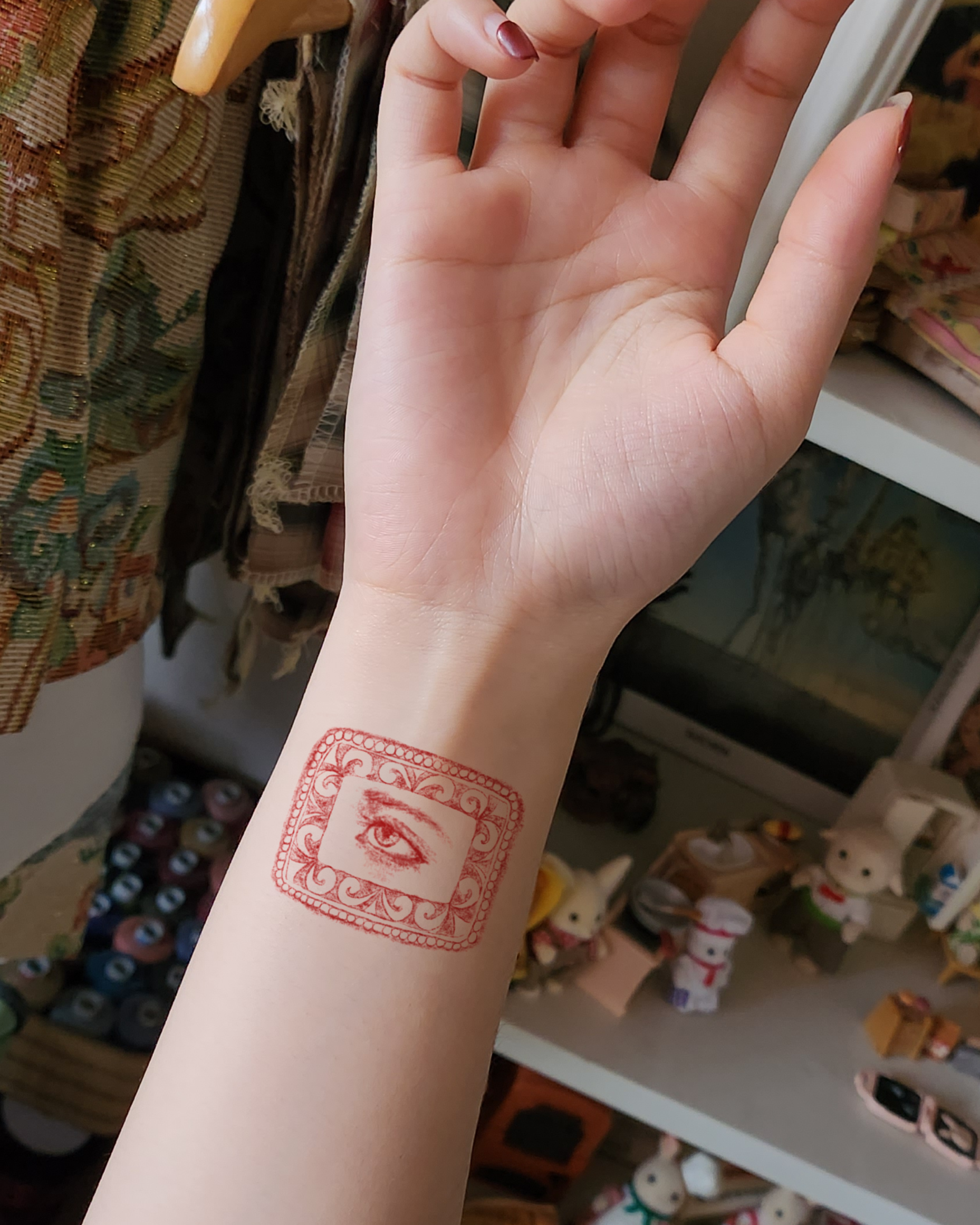 Lover's Eyes Temporary Tattoos