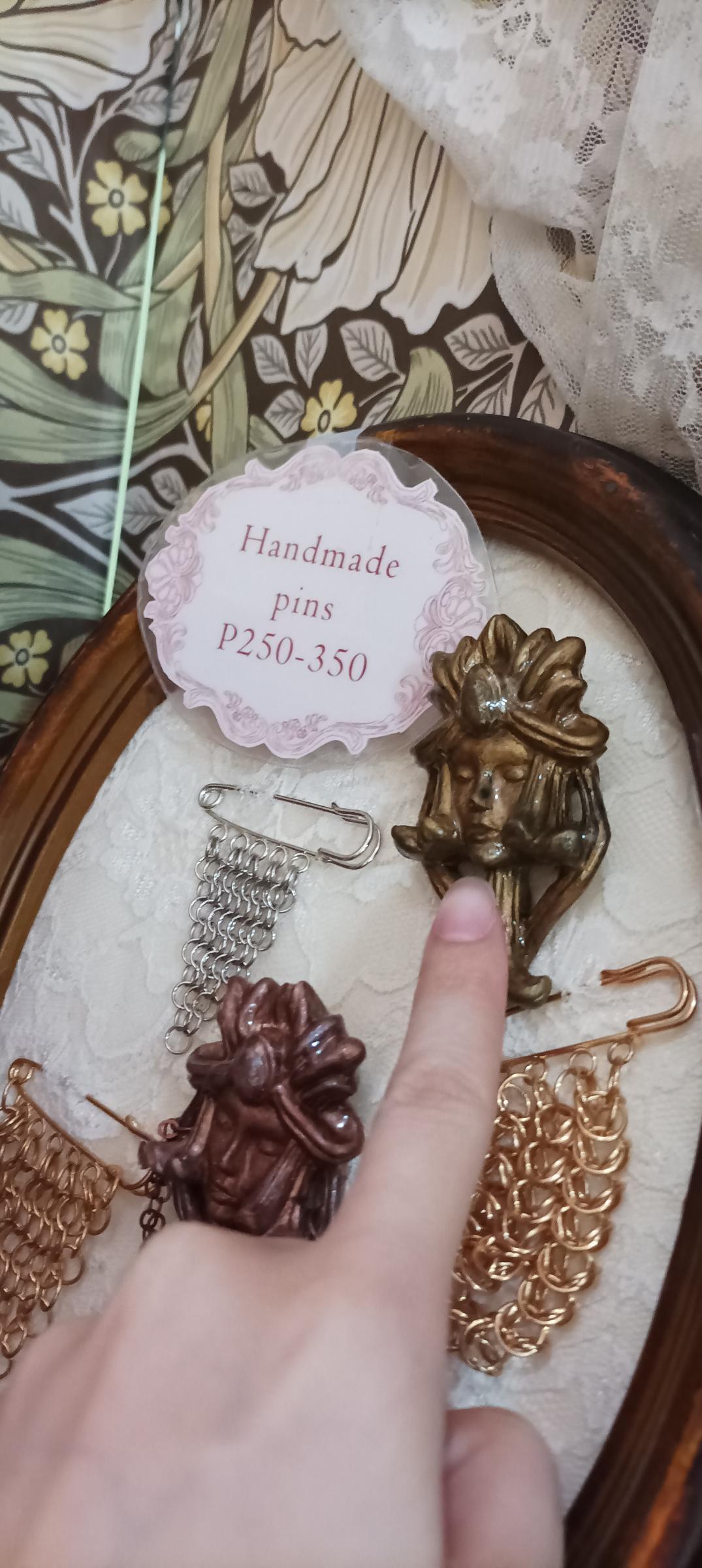 [CLEARANCE SALE] Sculpted Brooches