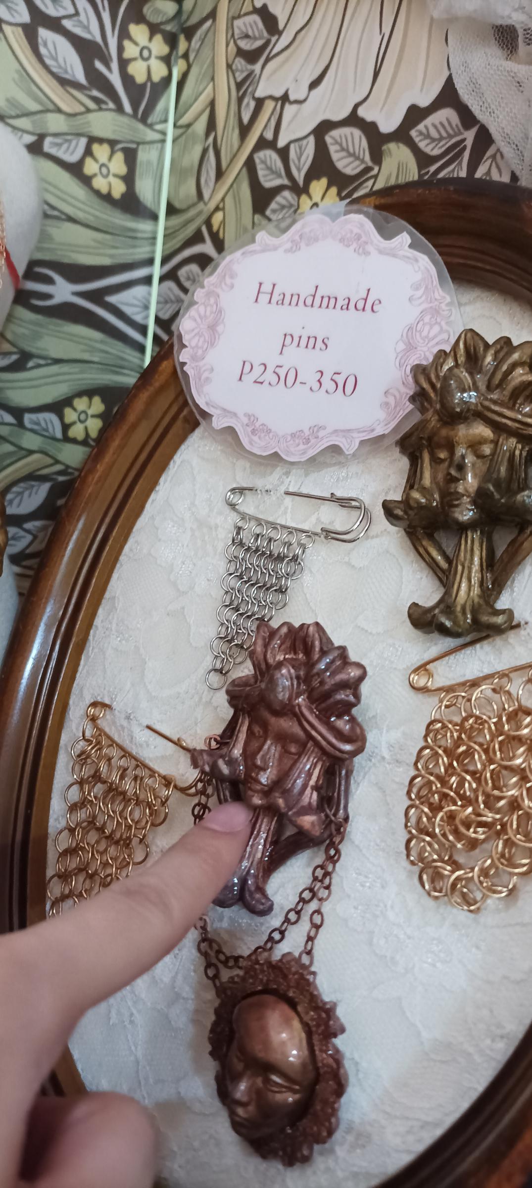 [CLEARANCE SALE] Sculpted Brooches