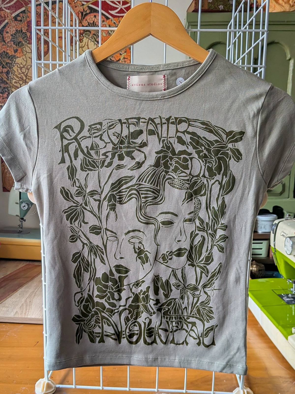 Revenir De Nouveau Fitted Tee